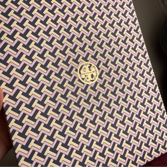 (SOLD) Tory Burch WHIPSTITCH T SCARF in IMPERIAL GARNET Burgundy - Picture 5 of 10